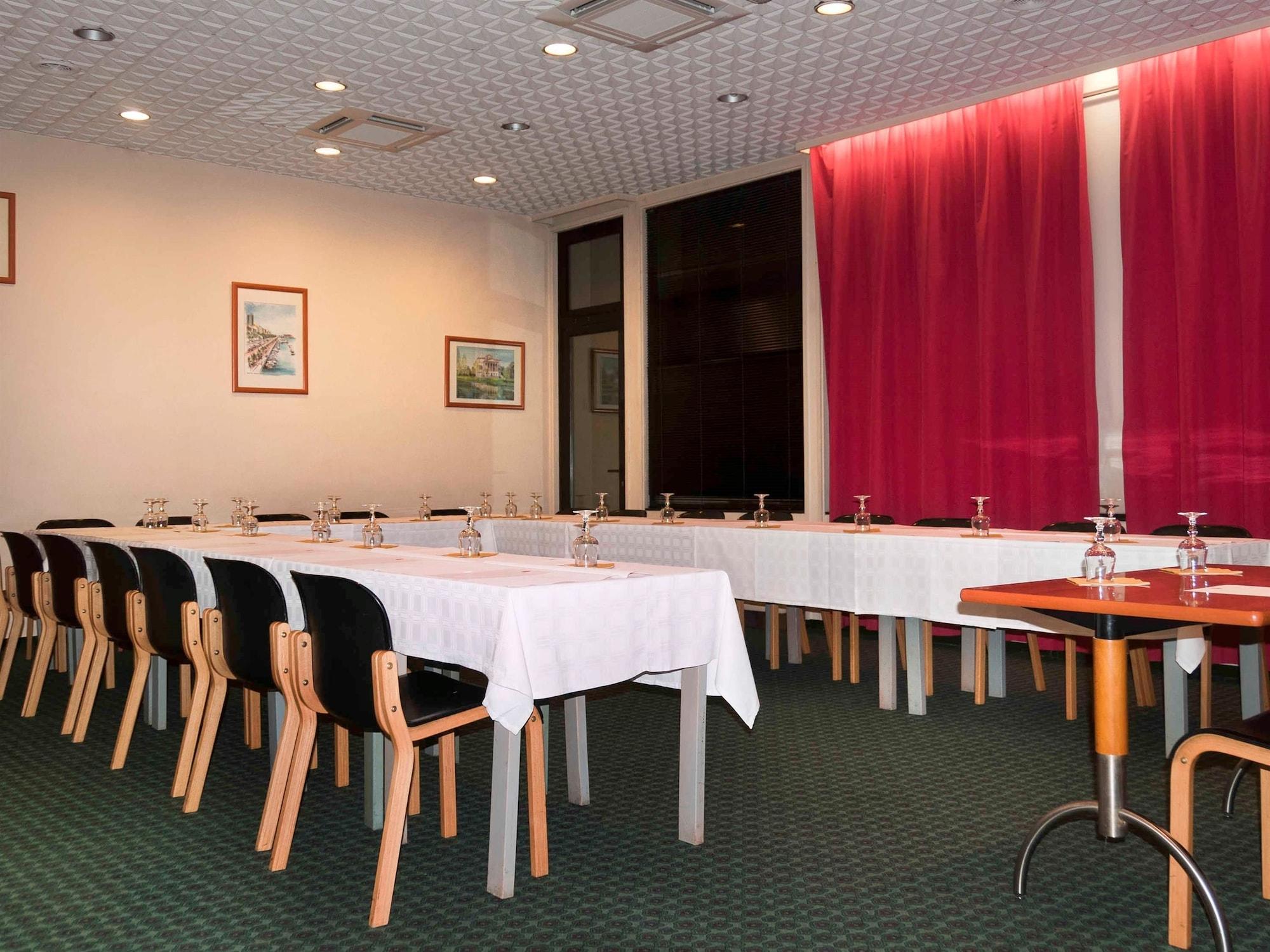 Ibis Centre 3*