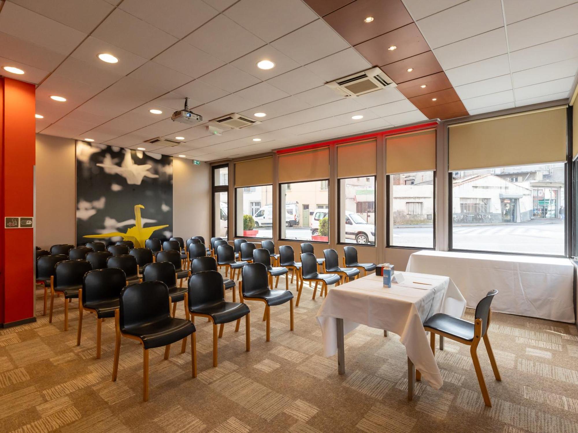 Ibis Centre Hotel 3*